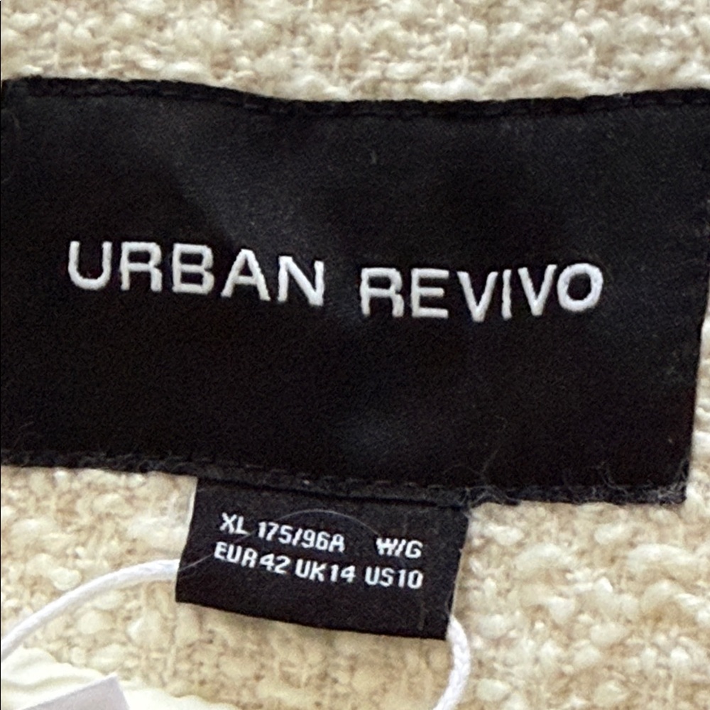 URBAN REVIVO || Chic Cream Women's Cropped Blazer with Gold Buttons. Sz. XL - Picture 11 of 16